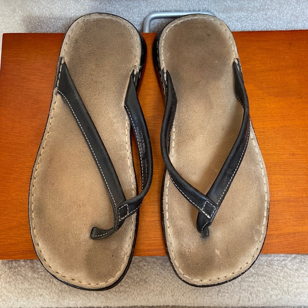 black leather thong sandals / flip flops